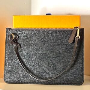 Auth LV Louis Vuitton Specual Efituon Imprint Pouch